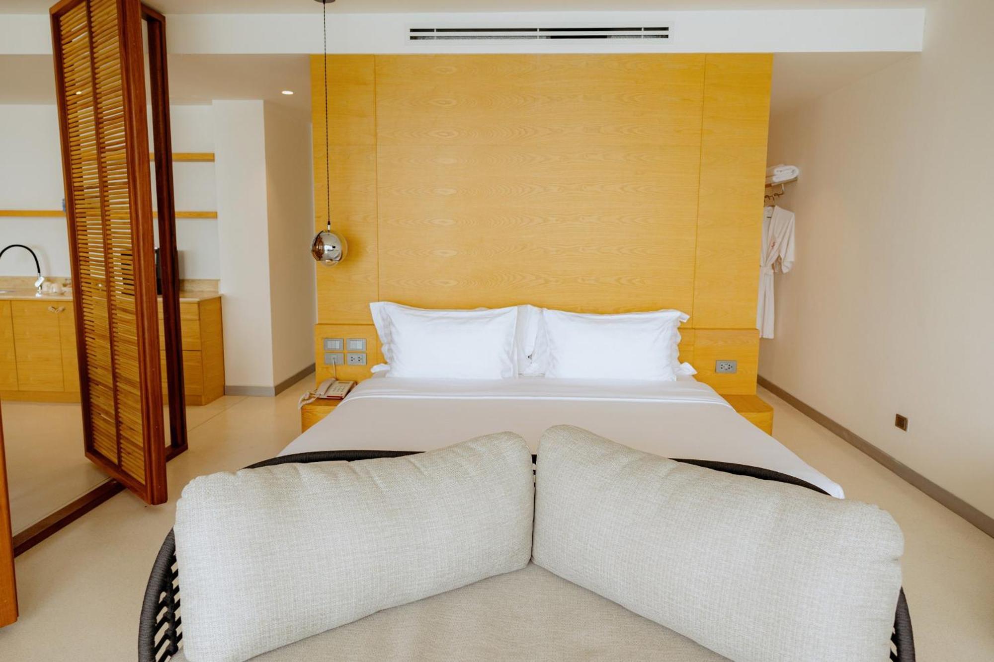 Elite Atoll Beachfront Hotel Khanom Room photo